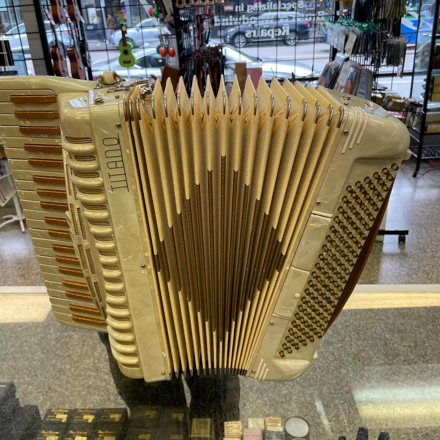 Pre-Owned Titano 120 Bass Accordion