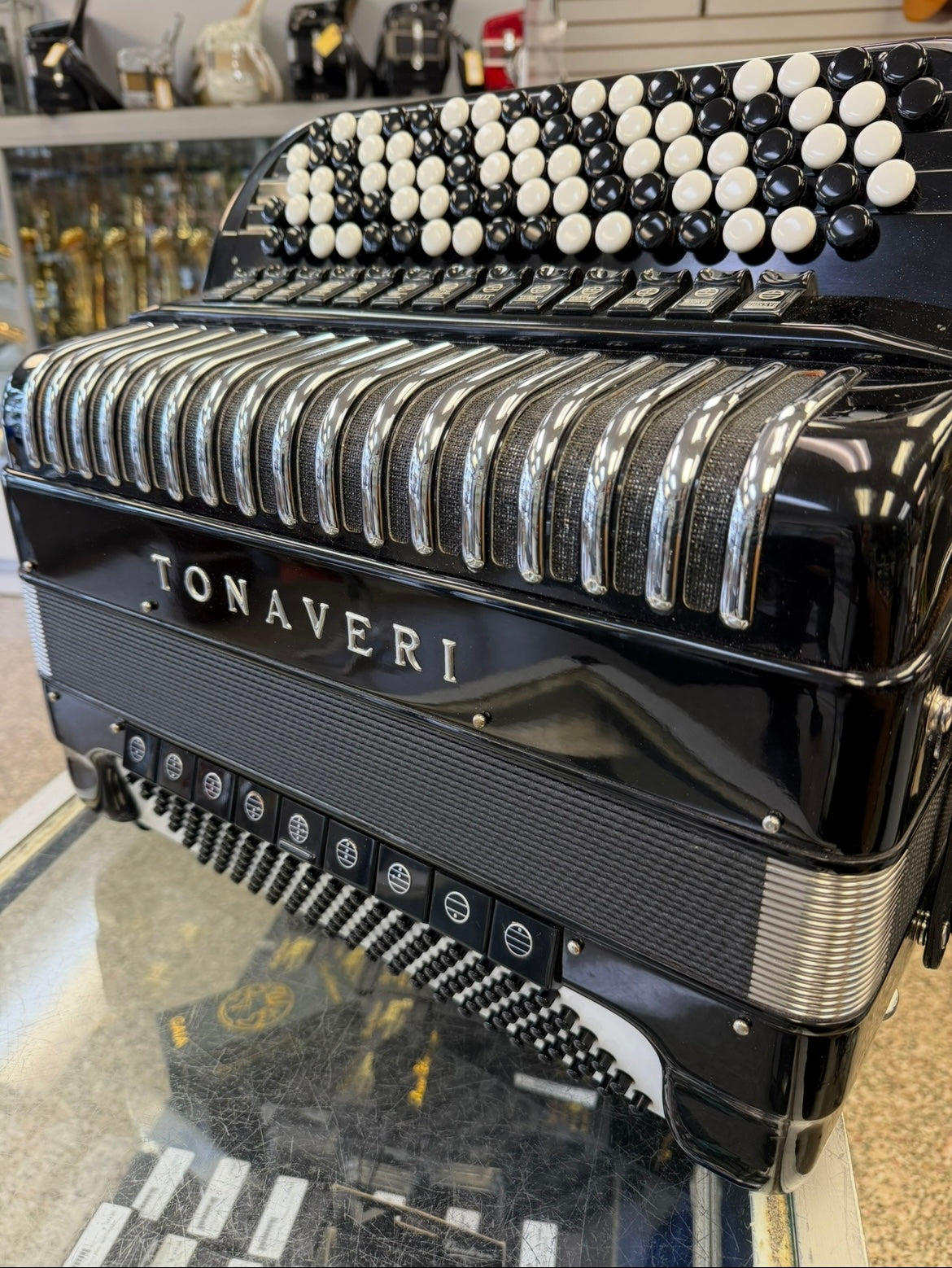 Pre-Owned Tonaveri Button Accordion
