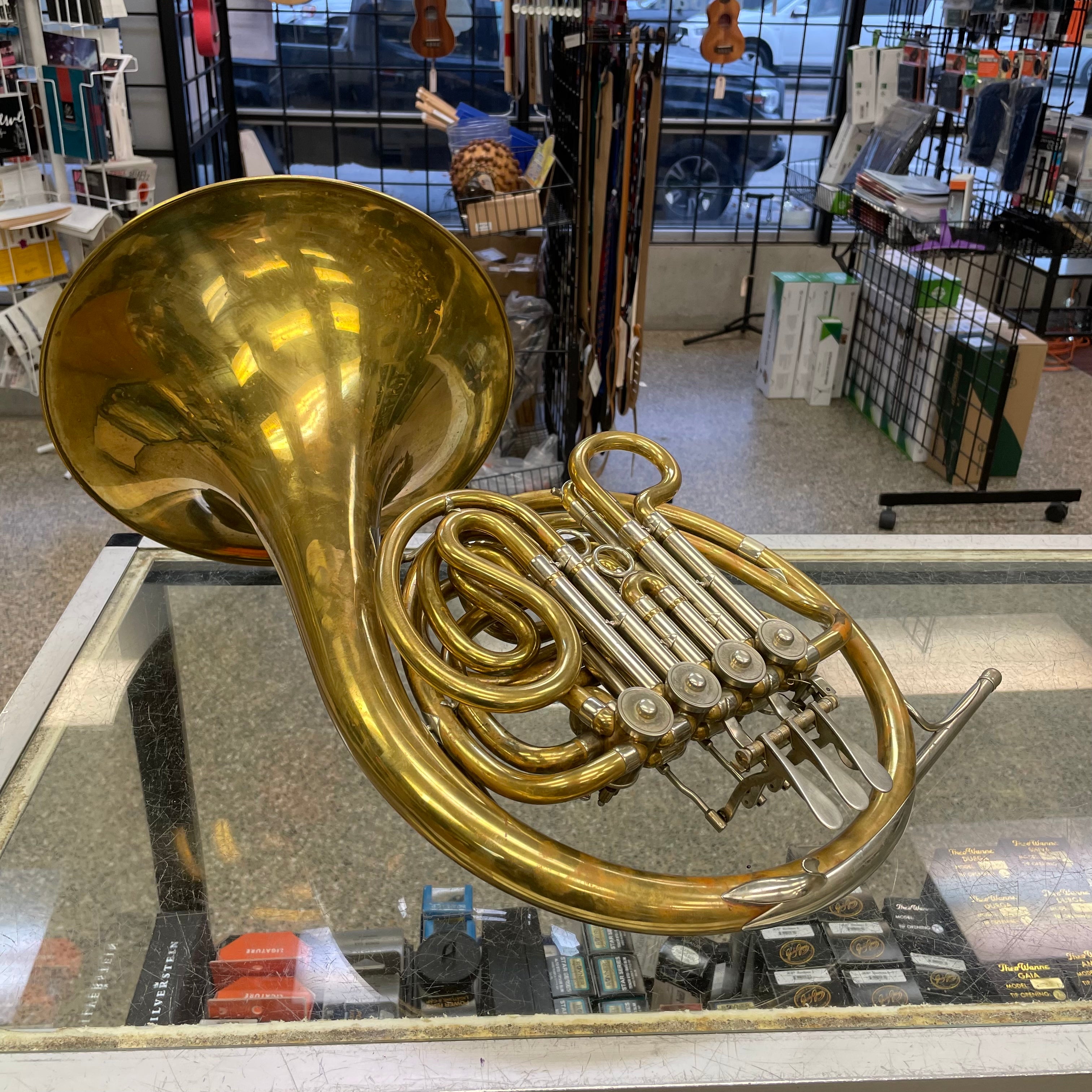 Bass shop french horn