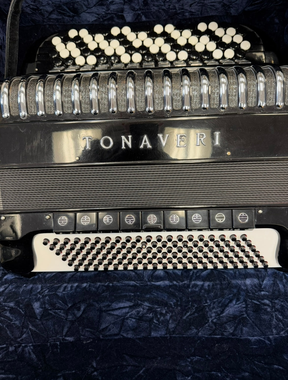 Pre-Owned Tonaveri Button Accordion