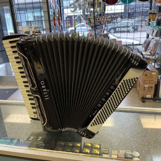Pre-Owned Titano Stroller Accordion w/ Microphone