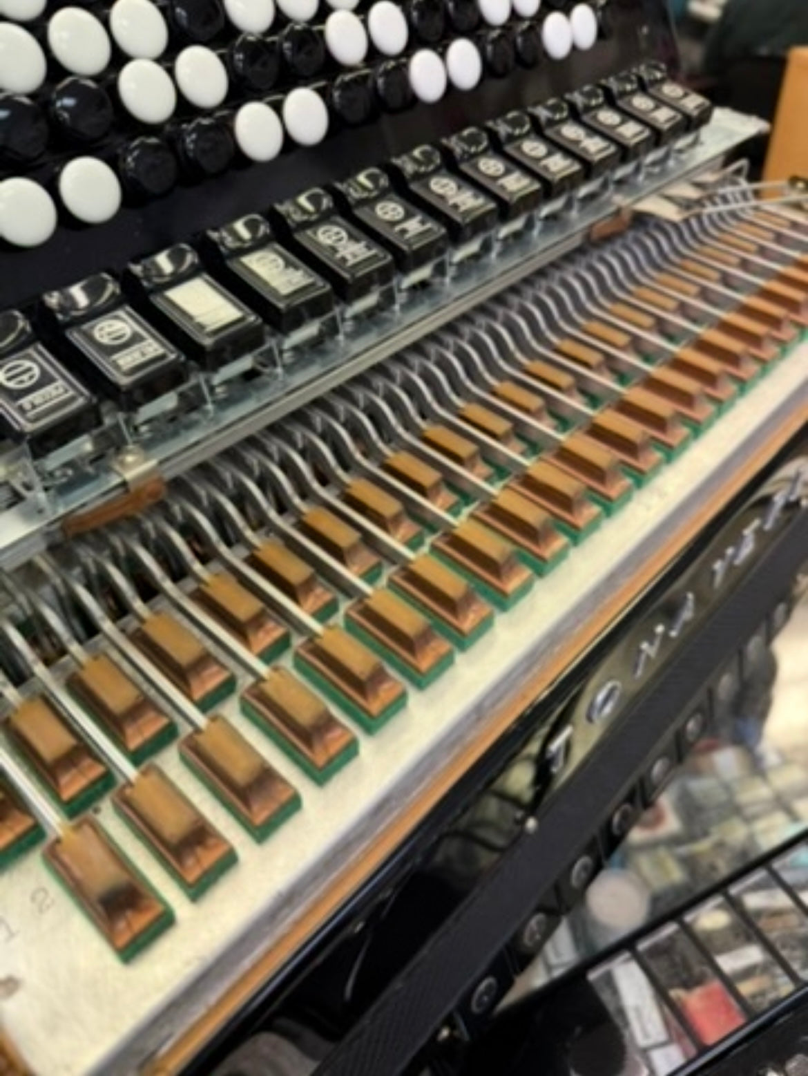 Pre-Owned Tonaveri Button Accordion