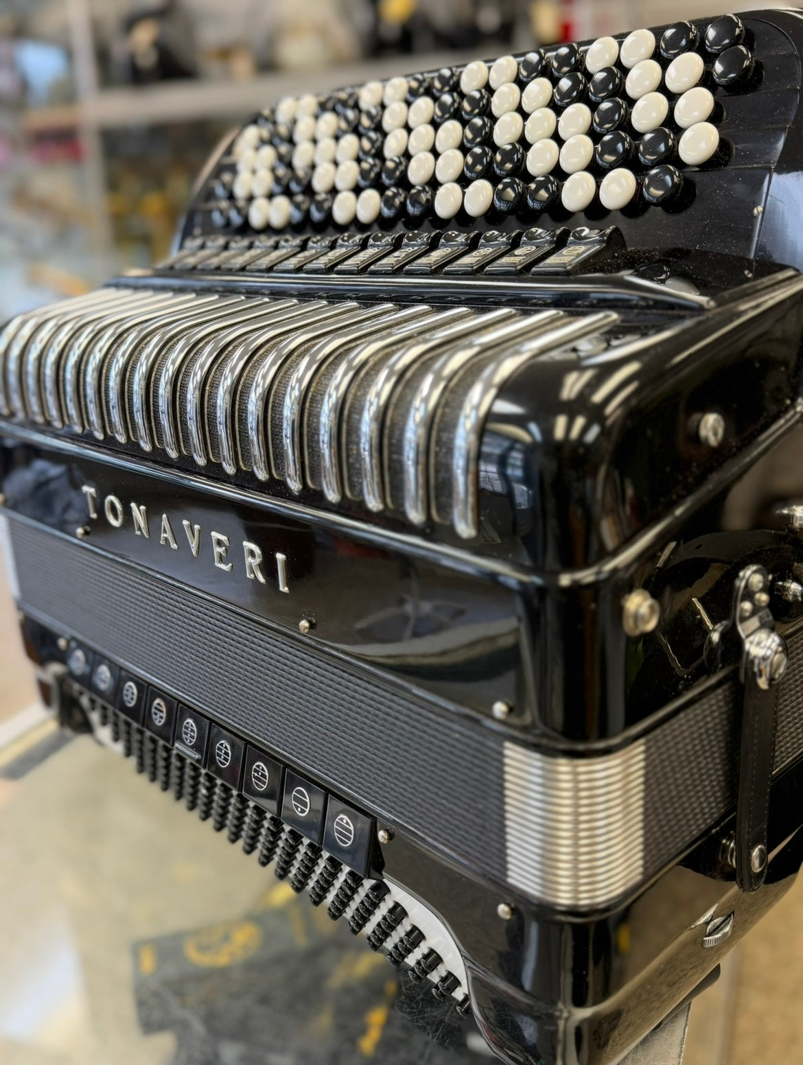 Pre-Owned Tonaveri Button Accordion
