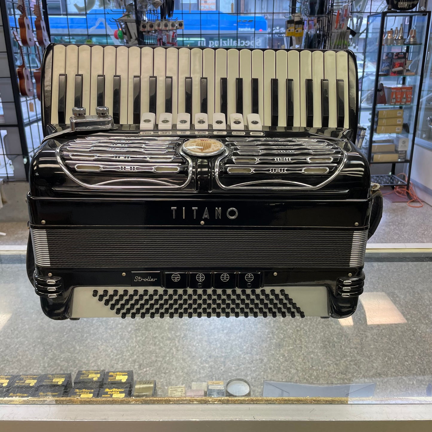 Pre-Owned Titano Stroller Accordion w/ Microphone