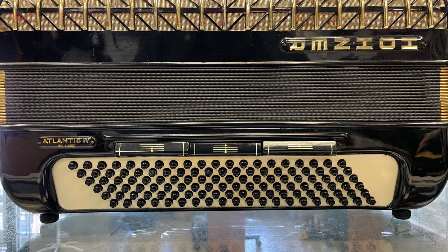 Pre-Owned Hohner Atlantic IV Deluxe Accordion
