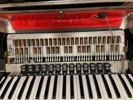 Pre-Owned Tonaveri Model 1000 Free Bass Accordion