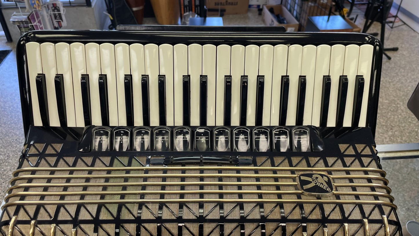 Pre-Owned Hohner Atlantic IV Deluxe Accordion